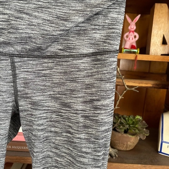 Victoria’s Secret gray leggings sz small - Picture 2 of 4